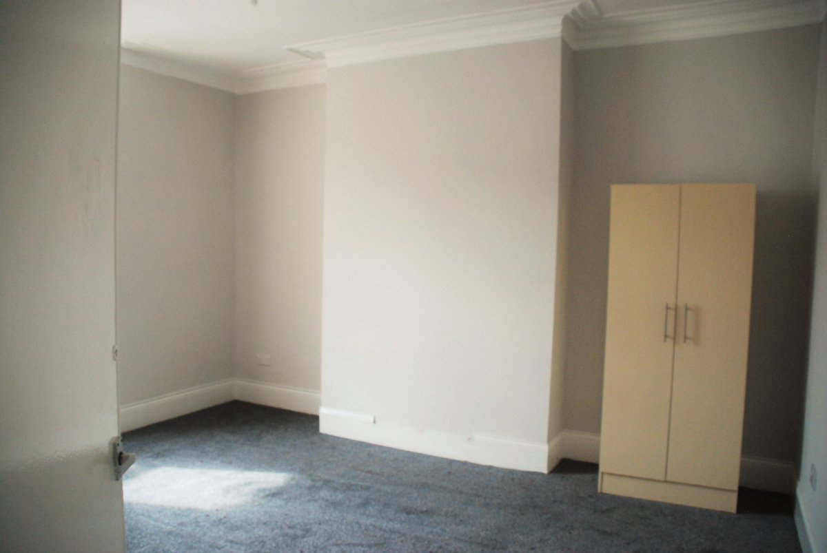 Holmes and Hunters tweet media