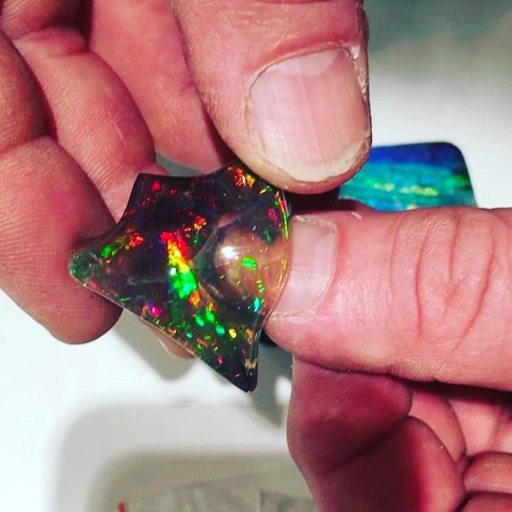 KatherineJetter's tweet photo. Old material from the Nevada mine. #opal #gemology #history #gemstones #opals #exhibitprep… https://t.co/oOdAYBWyeP https://t.co/yQU5NoisYA