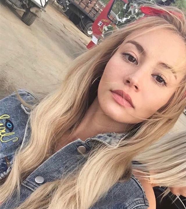 zeinabMD16's tweet photo. Why @bryanaholly is so pretty? https://t.co/vhCKnKcYQn