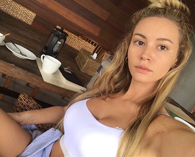 zeinabMD16's tweet photo. Why @bryanaholly is so pretty? https://t.co/vhCKnKcYQn