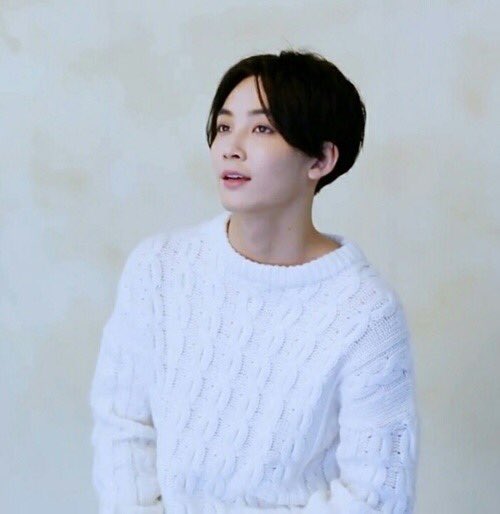 Jeonghan3ks's tweet photo. Jeonghan- 21 ans - "slt t charmante tu veux une glace à la menthe?"🌸 https://t.co/mGnNzsVSAQ