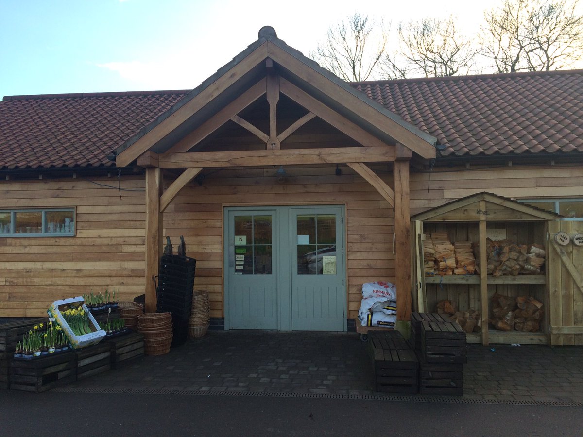 <a href="/MaxeysFarmShop/">Maxeys Farm Shop</a> is so impressive! They have a great selection of spirits  and @FentimansLtd mixers, soft drinks &amp; Hollows are also available