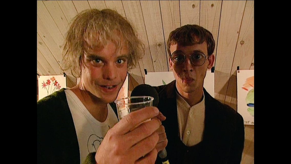 Vi vill passa på att hälsa till den där Sting. oppetarkiv.se/video/1302907/… #sting #polarpriset