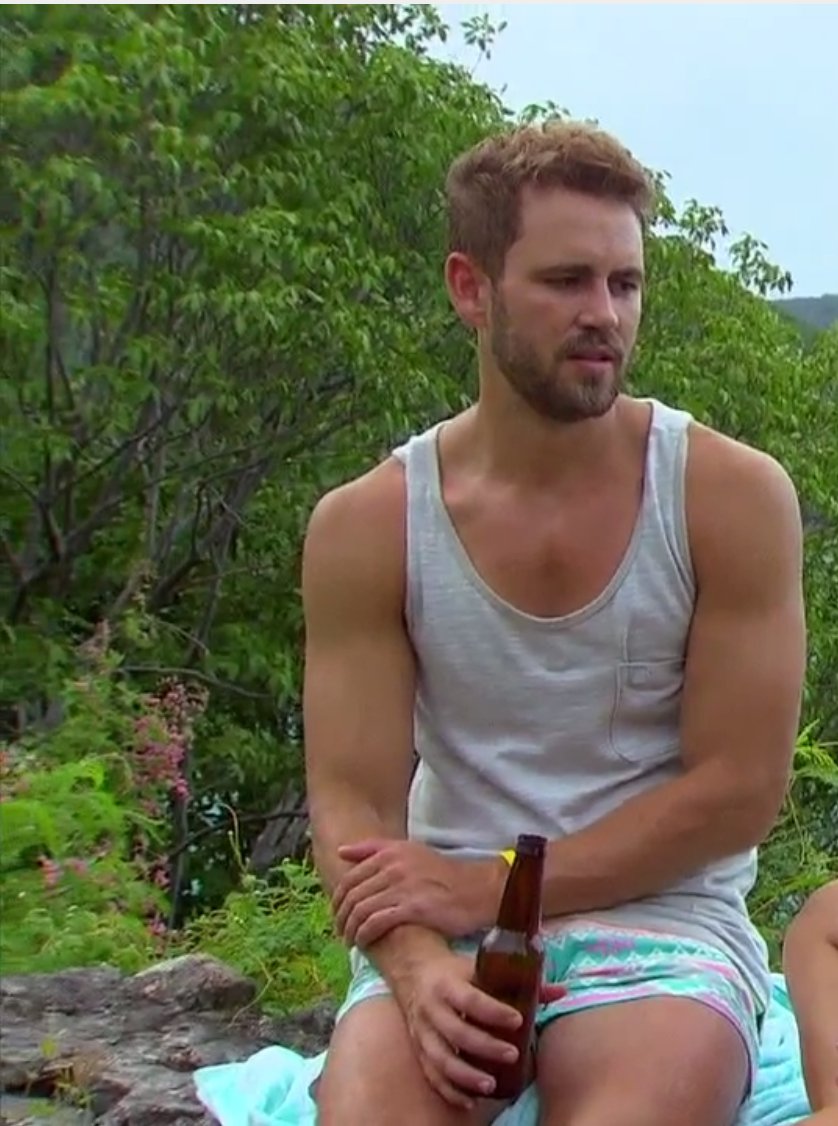 betchesluvthis's tweet photo. When you gotta dump half the contestants at 3 and run for frat president at 4 https://t.co/Mais6Too93
