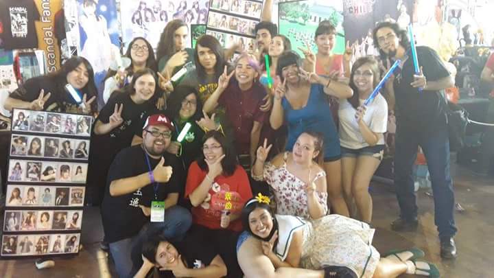 AKBTribute's tweet photo. Foto en el stand de #AKB48Chile al finalizar #AEX24 https://t.co/D2flVpOlrL