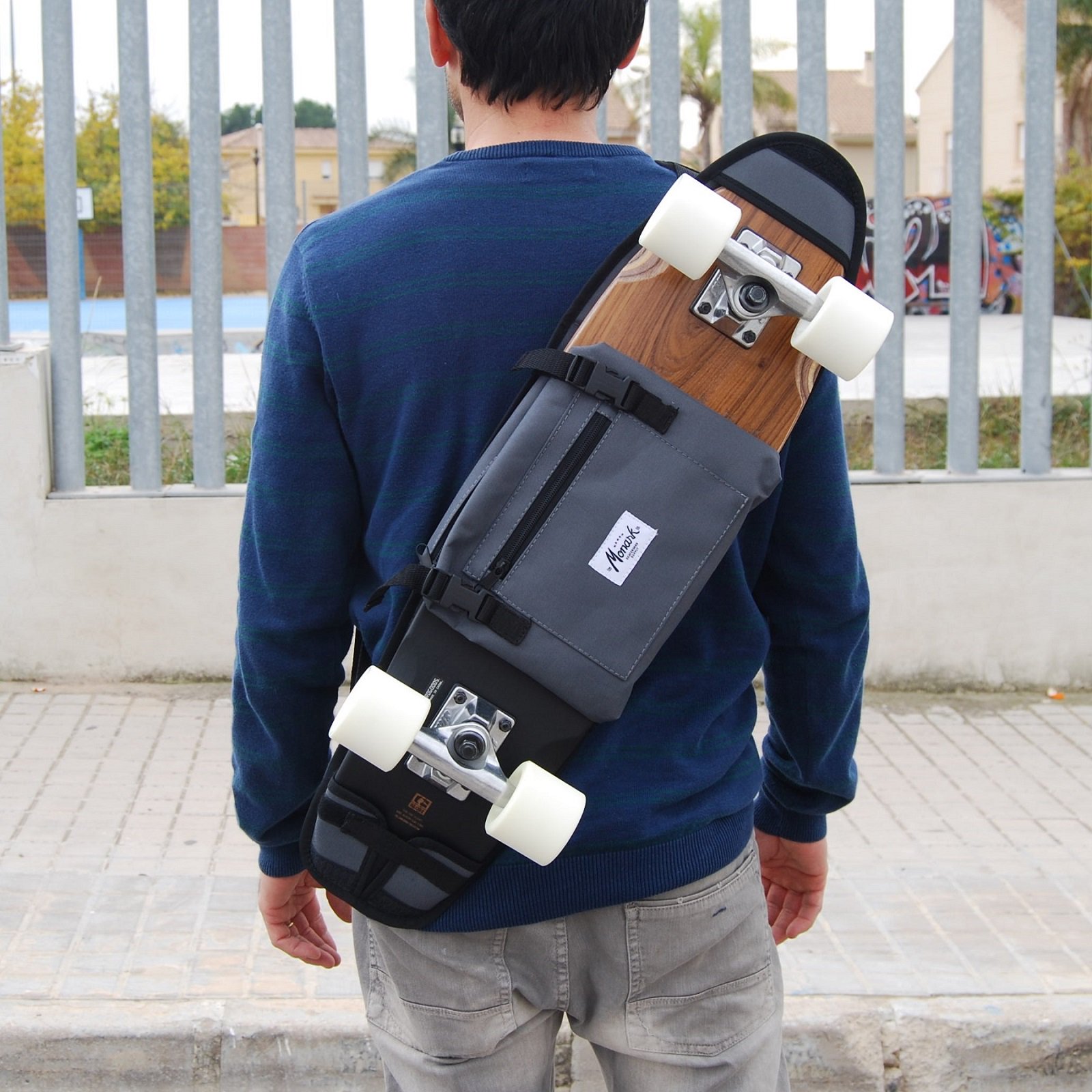 Monark top skateboard bag