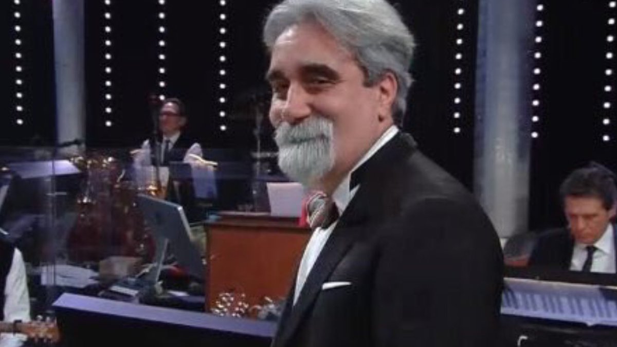 DioSocial's tweet photo. Bello lo scherzo! Ma ora uscite Beppe Vessicchio 🙏🏻 ci pensi tu @Ceres? #sanremo2017 #SanremoCeres https://t.co/hJlmfUIxzl