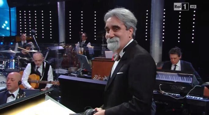 Bello lo scherzo! Ma ora uscite Beppe Vessicchio 🙏🏻 ci pensi tu <a href="/Ceres/">CeresOfficial</a>? #sanremo2017 #SanremoCeres