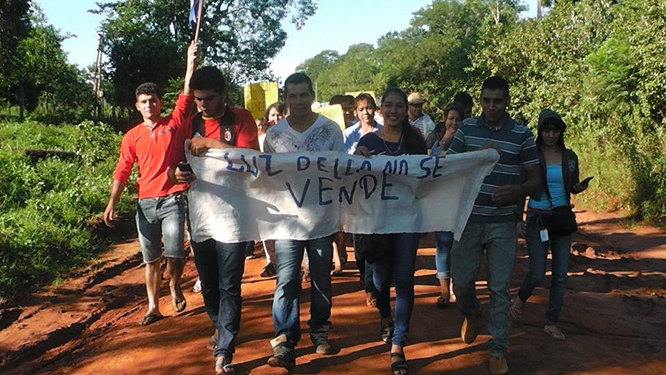 rtvpy's tweet photo. Protestan contra sojeros y denuncian acuerdos con la FNC. Ver mas en https://t.co/X8l5fHCWsd https://t.co/kbzwCAHpZ6
