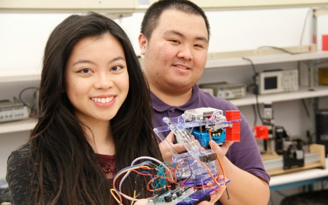Preston_Dave's tweet photo. Ottawa robotics program aims to increase participation from girls https://t.co/Y4SydS7uE6 https://t.co/oVhYsLARM0