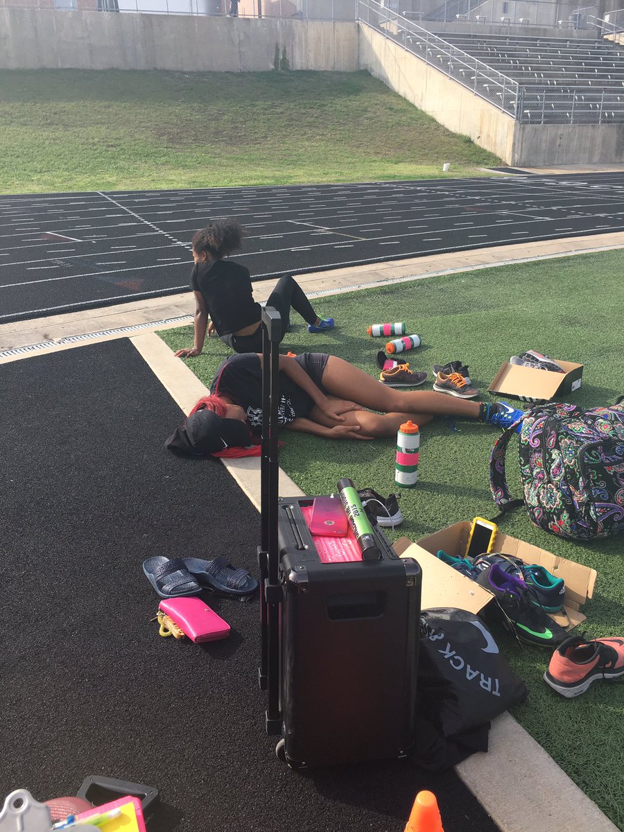 _CoCoFish's tweet photo. Man @JyriaChainel_ swear she dead tired. 😂 #ladycanestrack #ringchasers https://t.co/4hT3VvonEM