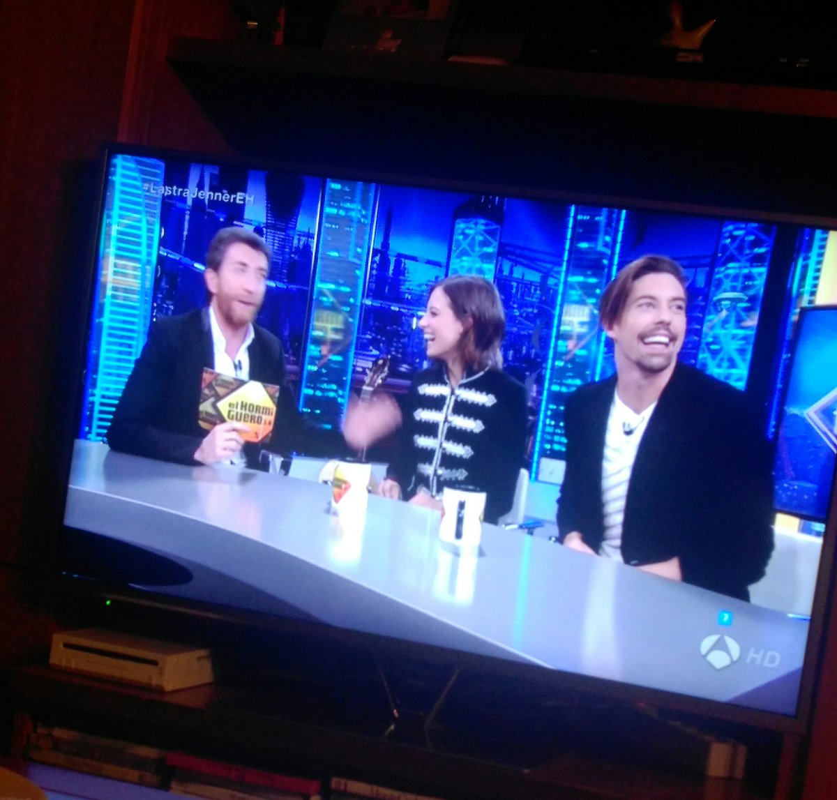 MJenner_fans's tweet photo. @MichelleJWeb @Adrian_Lastra ME ENCANTA, ME ENCANTAIS !! 😍😍 CUANTO TALENTO TENÉIS, ESO NO SE DUDA... 😍😍 https://t.co/7RO1k8d2WZ