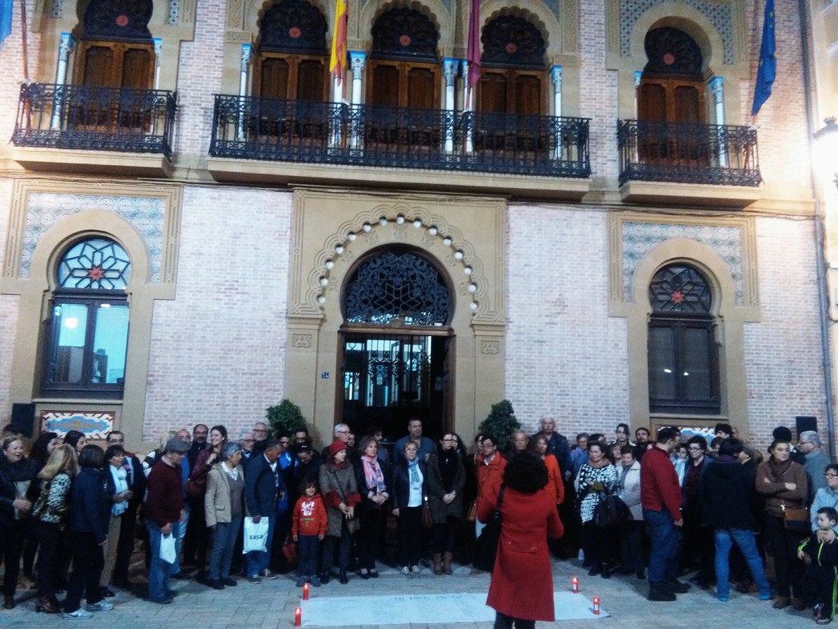 7N_Aguilas's tweet photo. Performance recordando a las Mujeres asesinadas por violencia machista escuchando "Nombres"de @IndiaMartinez #NiUnaMenos 👏🏻👏🏻💜@ElPajaritoes https://t.co/GefhDmRF6m
