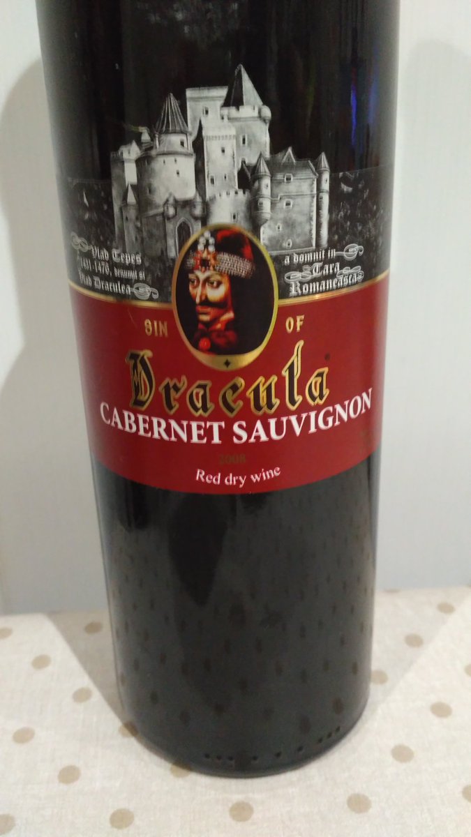 NovadorsGastro's tweet photo. Som internacionals, hui vi romanés, Drácula!! Impressionant, i no xuclem la sang a ningún 😂 @rbarlam @jordimarin @jordi_a @Conxa77 @iferrer https://t.co/nqdztxKZ4G