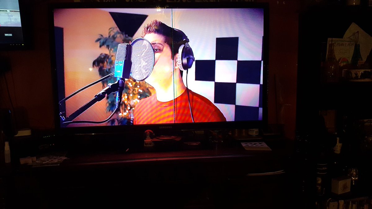 Spring_9408's tweet photo. @OfficialSoMo Thank God for Chrome Cast. When you can watch on a 55 in TV and hear your faveorite music. The Best. https://t.co/9sfwd9v2uw