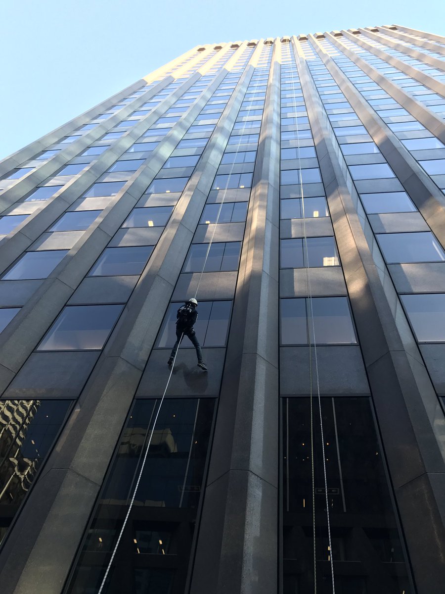 gemmainmelbs's tweet photo. Pretty happy to have my feet on the ground... for now π¬@AnglicareVic @Paul_G_McDonald #altitudeshift #testyournerve #fundraising https://t.co/R4WN0ALC4G