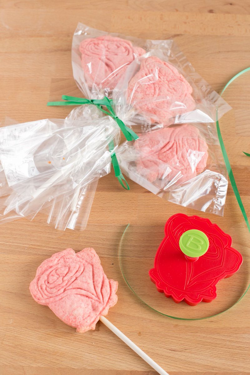 ItsBakelicious's tweet photo. A bouquet of roses we are really interested in! 🌹

https://t.co/W22ppR0H3i https://t.co/fHHFcRmTwj