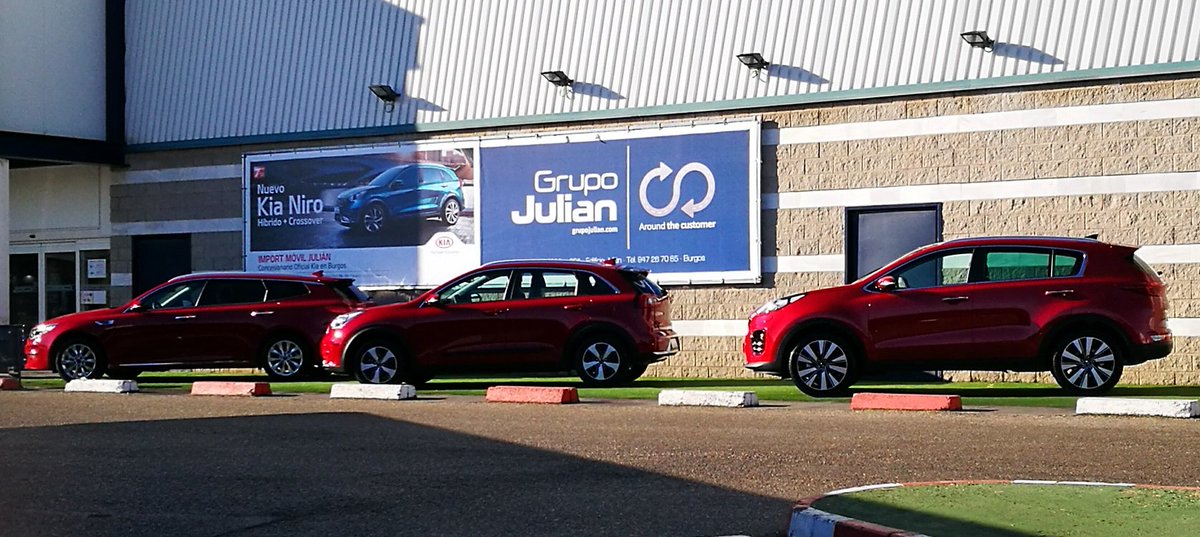 kiaburgos's tweet photo. Durante este mes de Febrero podeis admirar estos 3 modelos Kia vestidos de rojo en el CC Hipercor y tiendas el Corte Ingles en Burgos¡ https://t.co/zSp2i7gquu