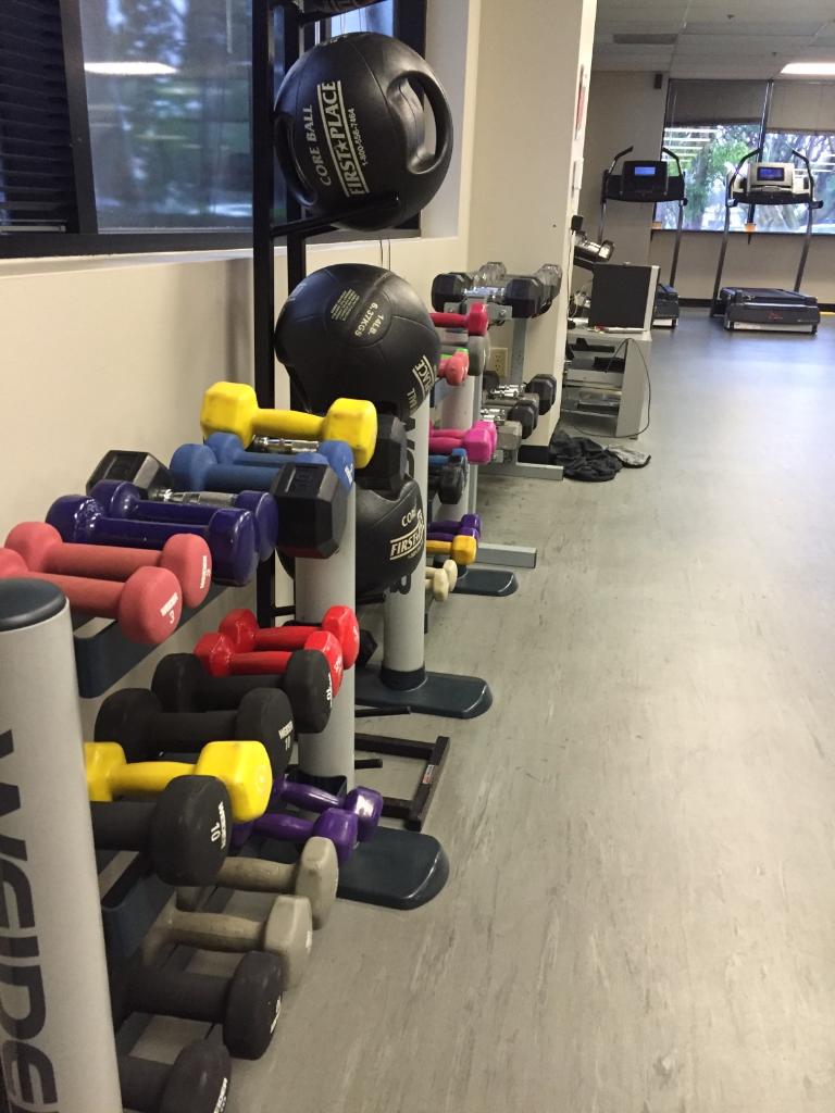 LifeAtKingston's tweet image. A team that works out together..stays together! #kingstonteam #onsitegym #onsiteclasses