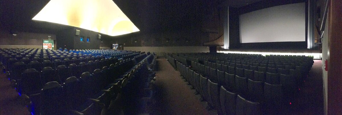 GreenKingdomEnt's tweet photo. Tristeza ante el cierre de los cines #Palafox 55 años de historia quedarán sepultados entre sus paredes y en el recuerdo de sus espectadores https://t.co/nvuabU8v1j