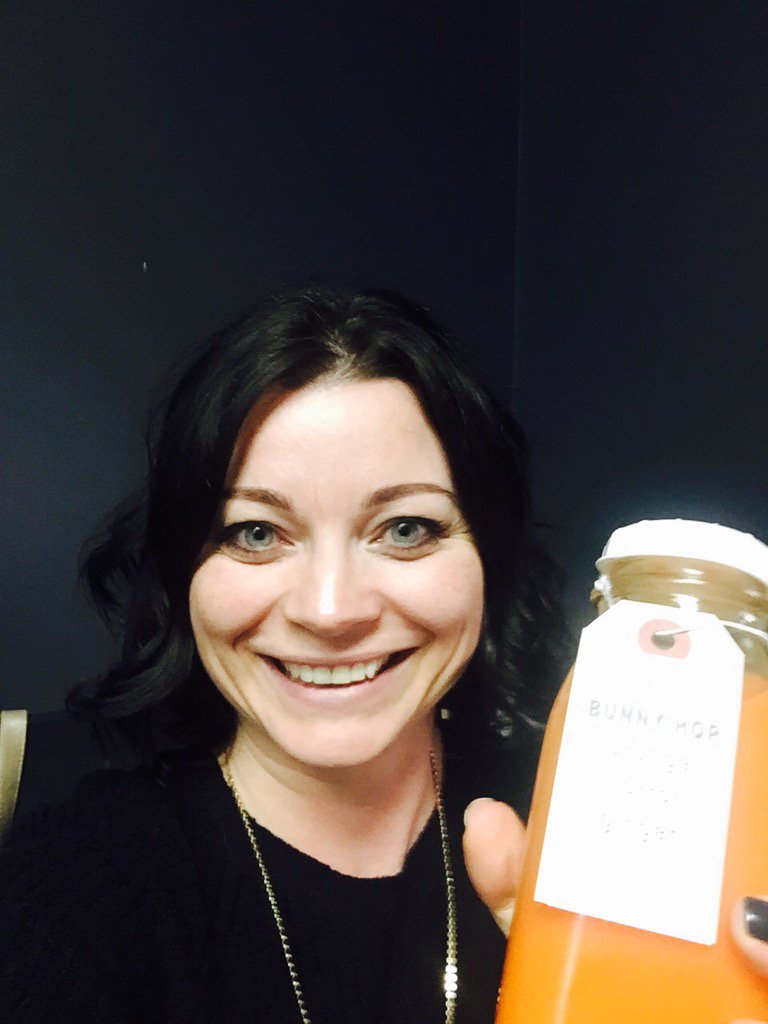 brandblvd07's tweet photo. Reset button = engaged! Angela going strong with phase 2 of the @small_batchco cleanse, Bunny Hop juice. 🐰 https://t.co/usohJzUkaT