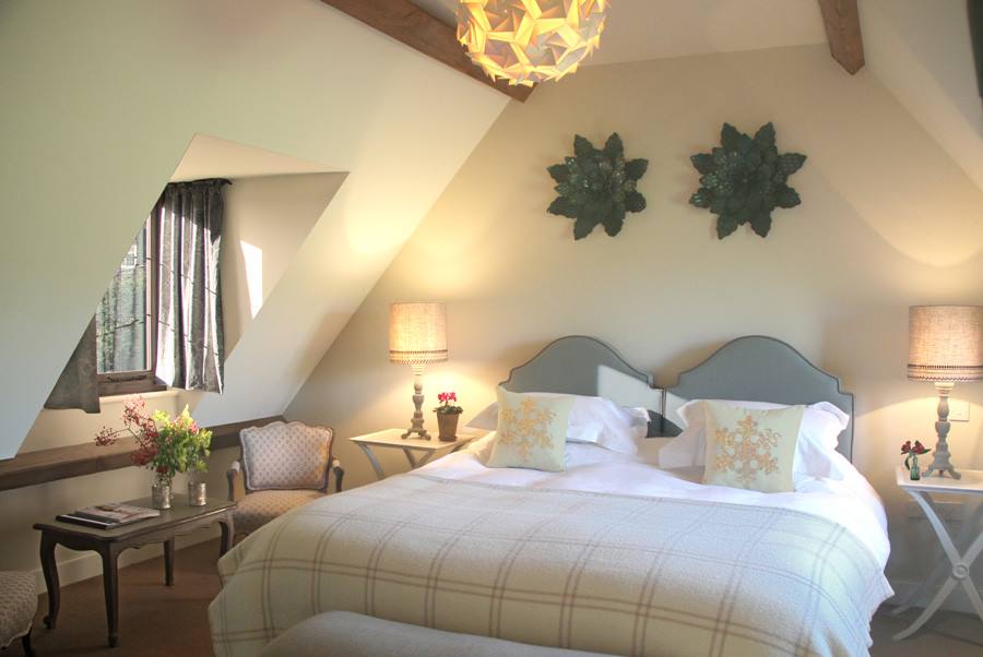 CotswoldsGent's tweet photo. The brilliant @BantamLifePubs have 3 wonderful inns here in the Cotswolds with lovely rooms! Perfect for Valentine's night! #TravelTuesday https://t.co/mCvsDuEsBU