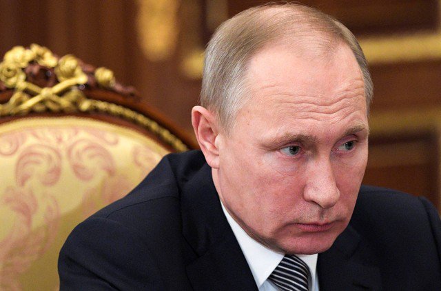 g1's tweet photo. Putin sanciona lei que despenaliza violência doméstica na Rússia https://t.co/Dd1VC8OhHx #G1 https://t.co/I9P4nqyPEL