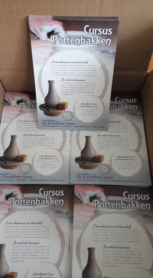 POTTENBAKKEN - weer een flyer mogen ontwerpen voor @Kneedbaresteen info: kneedbaresteen.nl/lessen betaalbare flyers: creativejourney.nl/drukwerk/
