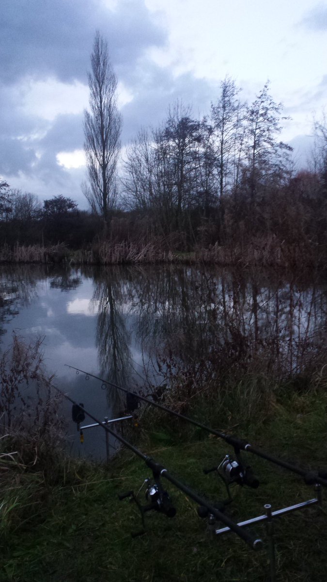 WBMCarpFishing's tweet photo. #SunHasSet #MinutesLeft #CantWinThemAll #ChequebookAndPen #Blank https://t.co/Swrn4WFFsC