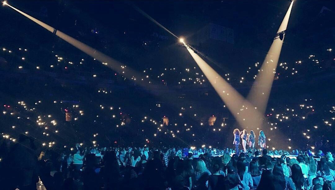 PerrieEdQueen's tweet photo. I'm so pound of my girls!
I can't wait to see them again!
Love you. @LittleMix ❤

24.06.16.    30.05.17. https://t.co/Tm0QAv7Qyc