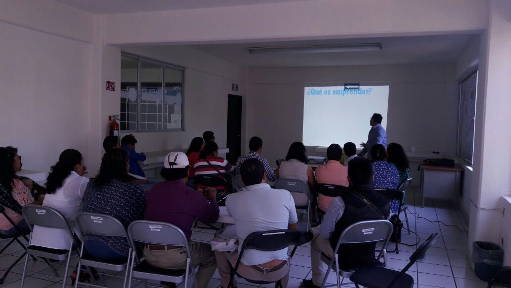 INGE_OPD's tweet photo. Asesoría del Programa Incubación en Línea PIL que en esta ocasión va dirigido al personal del DIF. Visita: https://t.co/H4egWGcqy3 https://t.co/7FttPkyONw