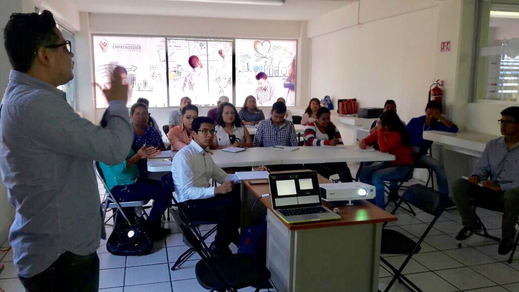 INGE_OPD's tweet photo. Asesoría del Programa Incubación en Línea PIL que en esta ocasión va dirigido al personal del DIF. Visita: https://t.co/H4egWGcqy3 https://t.co/7FttPkyONw