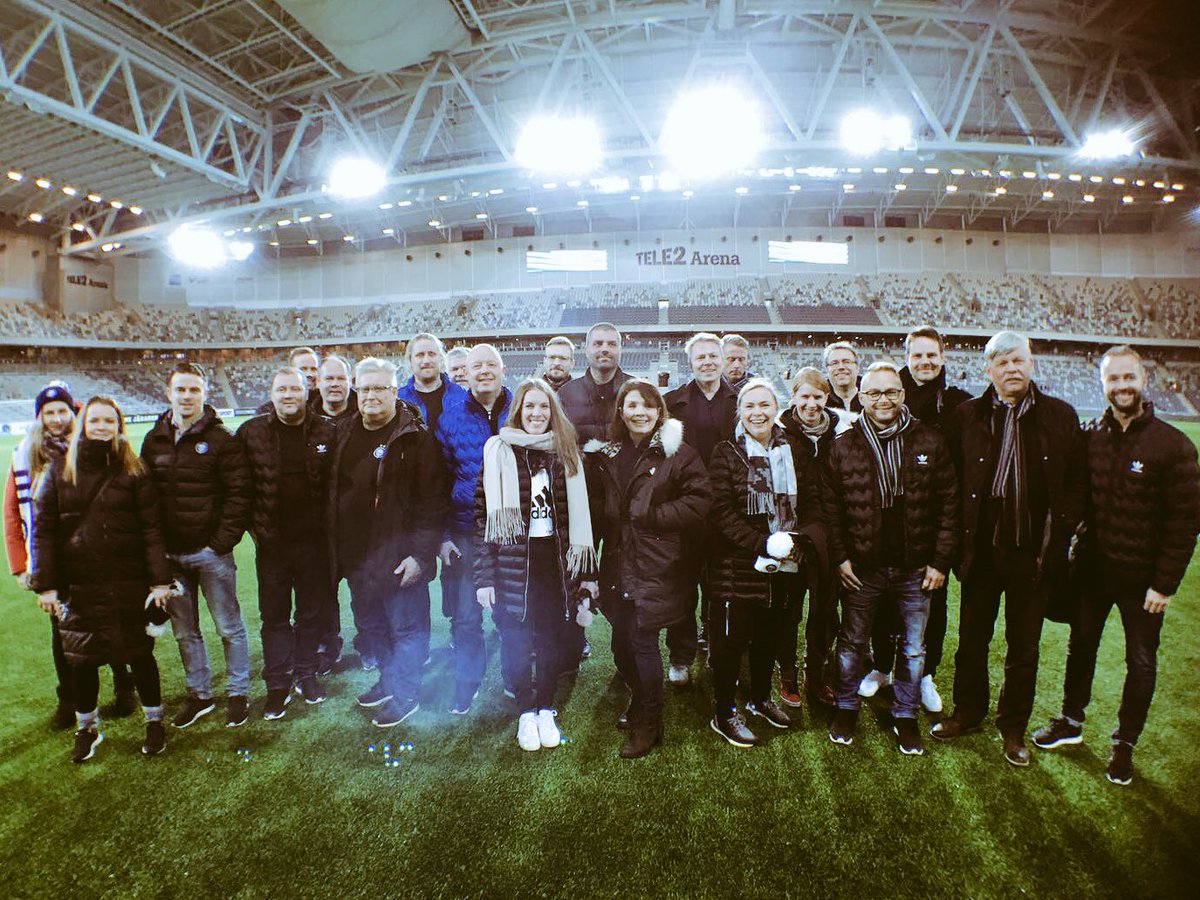 hjkhelsinki's tweet photo. Koko Klubi tekemässä hyvää tulevaisuutta. #HJK #23viisastapäätäyhdessä #tele2arena #strategia #klubiperhe https://t.co/4ms69oP03U