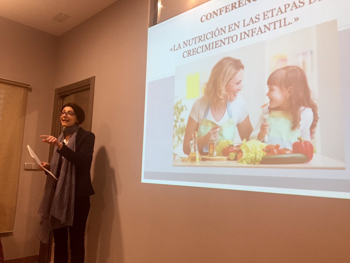 designetworking's tweet photo. @mmedinaalcon en la #conferencia "#nutricion en el #crecimiento #infantil a #premamas en @MariaMandarinaG #Guadalajara @eoi #GO2workAytoGU https://t.co/m80nWHJdCF