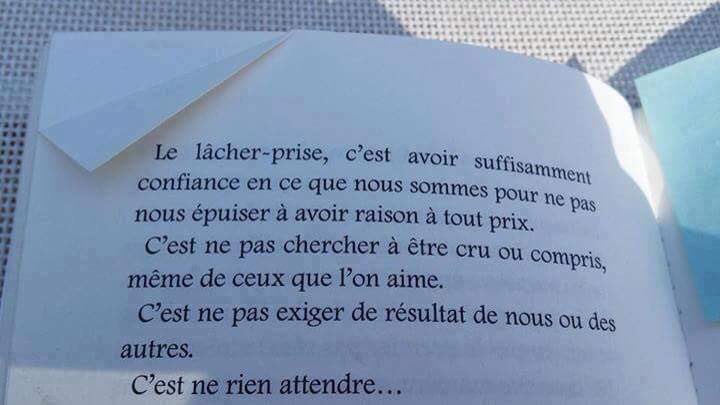 dailyxoutfit's tweet photo. "Vous savez c quoi le livre ?" https://t.co/6IWRkswmri