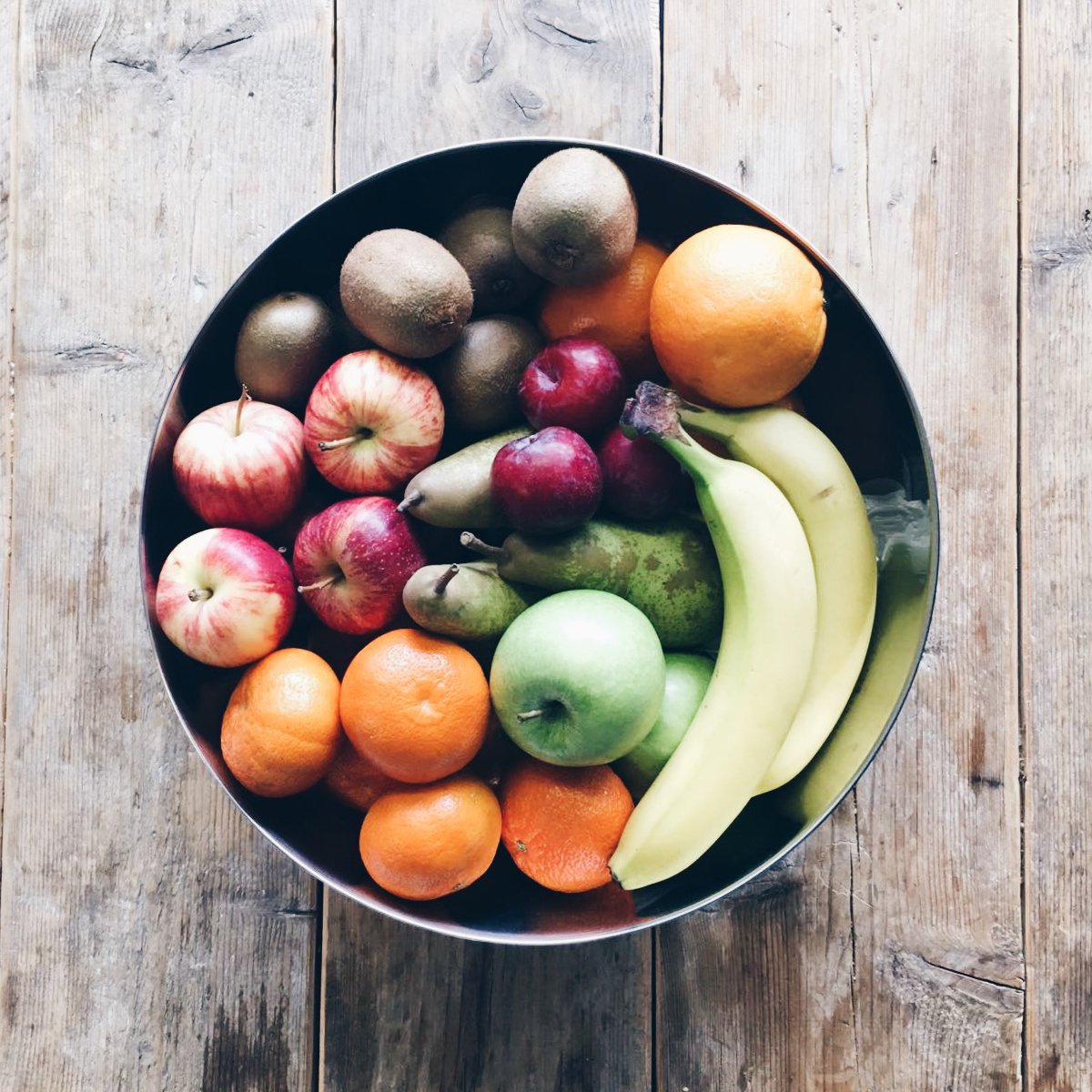 Koch_Essen's tweet photo. Wie heißt es so schön: An apple a day keeps the doctor away. ;)  #kochessen #ke #agencylife #healthyfood https://t.co/E4scj7sIjI
