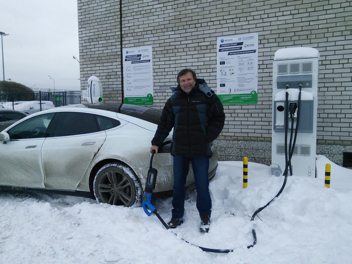 aeti_su's tweet photo. Путешественник из Чехии успешно добрался до Петербурга, зарядив свой электромобиль на новой станции #EVTime: https://t.co/KfvUyexvNT https://t.co/fMPt82pCEe