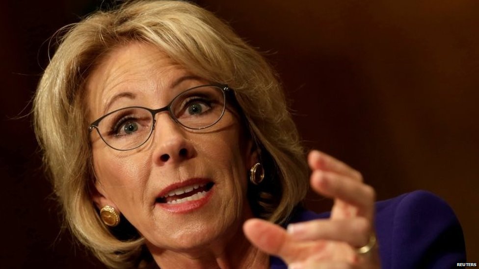 BBCBreaking's tweet image. US Senate confirms Betsy DeVos will be @POTUS Donald Trump's Education Secretary 

bbc.in/2kiJjPt