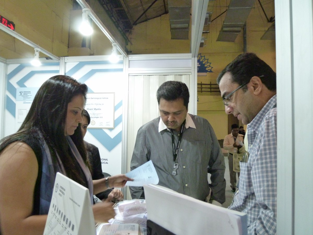 igiworldwide's tweet photo. How do you know if your #diamond is #Synthetic or #Lab_Grown? Speak to our experts @ #IIJS Mumbai (6-9th Feb 2017). Booth 007- 009, Hall 1. https://t.co/oW926uvzvV
