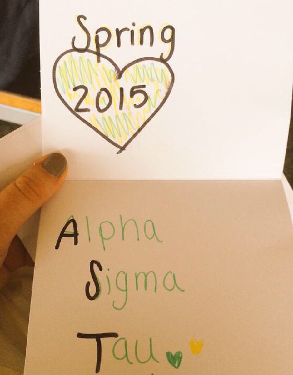 gabbbon's tweet image. 2years ago today @djcannedice who was a Rho Gamma at the time handed me my bid to Alpha Sigma Tau 💚💛 #GoGreek #Spring15 #AlphaXi