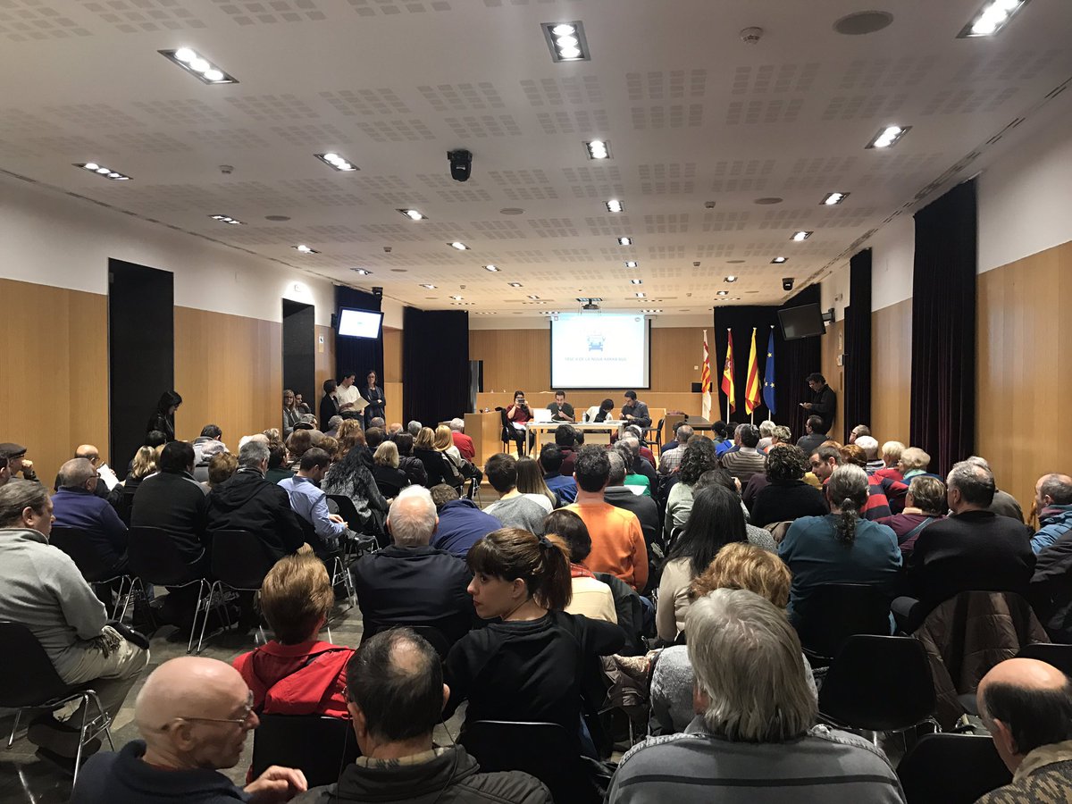 JXCatNouBarris's tweet photo. La nova xarxa de bus ha generat forta expectació en els veïns i veïnes de #NouBarris #NBdetots #BCNdetots https://t.co/x6l7sKIXL7