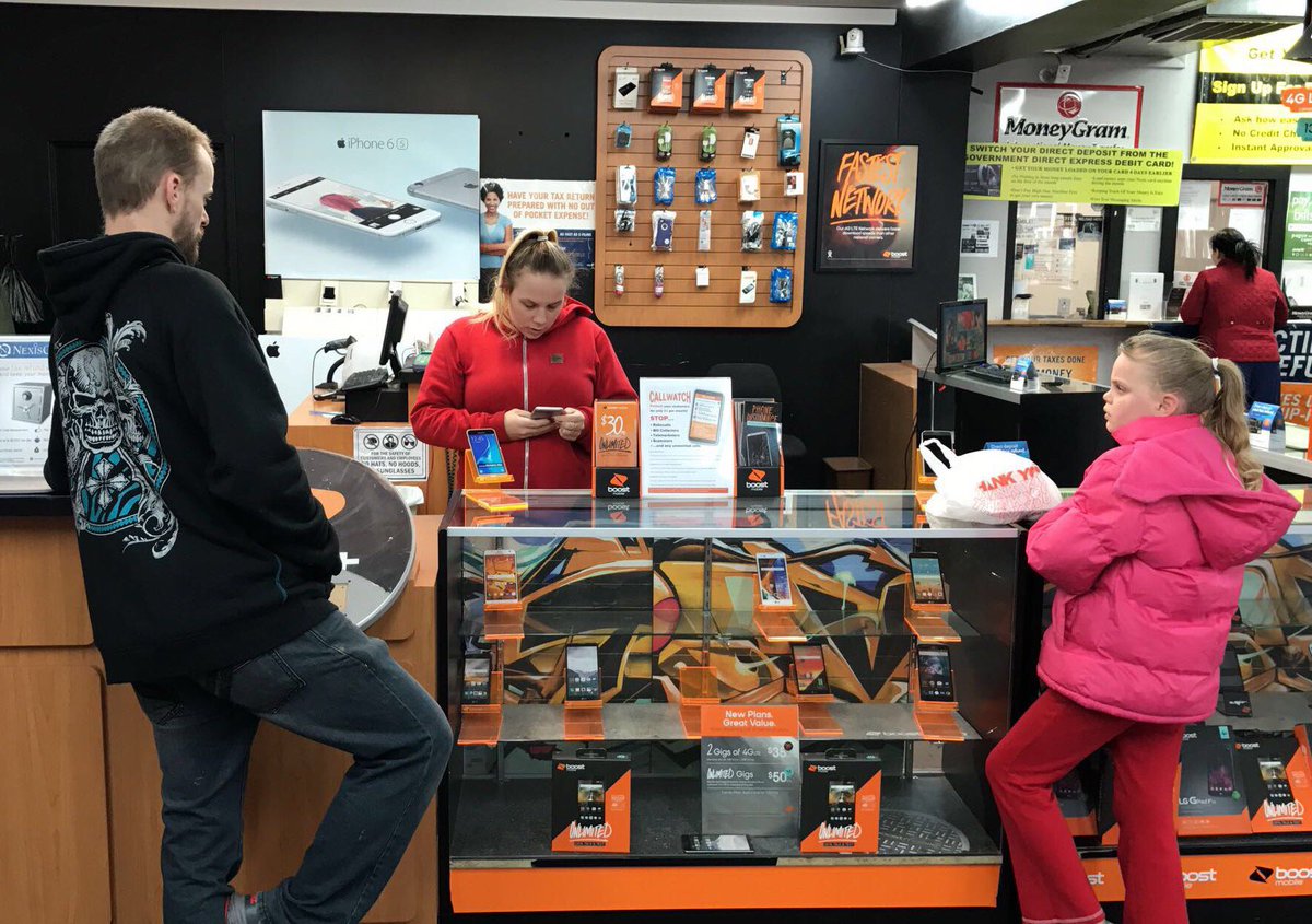 ConnectiveBR's tweet photo. It's raining, we selling at #connectivewireless 💯 #boostmobile #boost4philly #taxseason @boostmobile @coalmine26 @vtruongcao @BDP_Mike https://t.co/AAXUJUoDvF