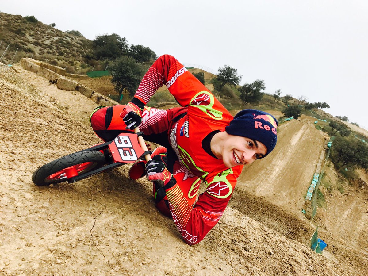 Aquí mi foto #TocandoCodo!😜
Si os queréis venir a Jerez al GP <a href="/redbull/">Red Bull</a> de España, participad aquí bit.ly/Tocando_Codo
Risas aseguradas!