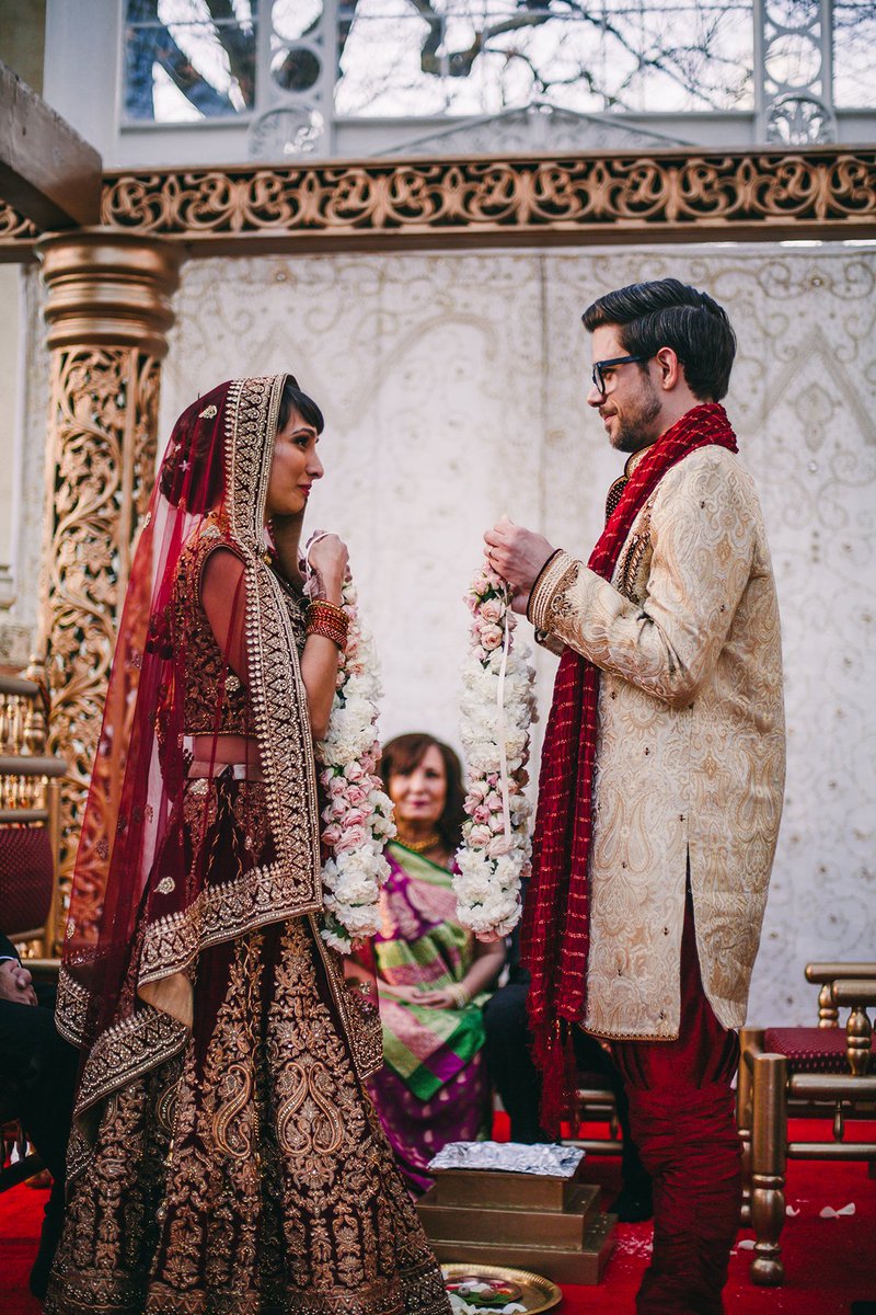 Sabrina &amp; Nick's stunning Hindu &amp; Anglican fusion wedding now on our blog! vivalawedding.co.uk/sabrina-and-ni… <a href="/HiltonSyonPark/">Hilton London Syon Park</a>