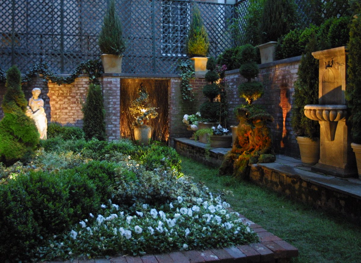 Greenerbydesign's tweet photo. Pictured here is one of our fabulous Greenroofs. Turn your unexceptional garden into something extraordinary with Greener by Design. https://t.co/AXyYU8cLpD