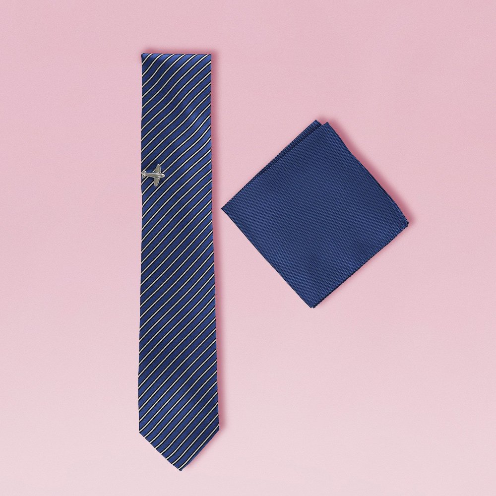 WOOLWORTHS_SA's tweet photo. Go from the office to date night suaveness in seconds > https://t.co/tRV4EYFyxe #SayItWithWoolies https://t.co/FPhwxmSAZ1