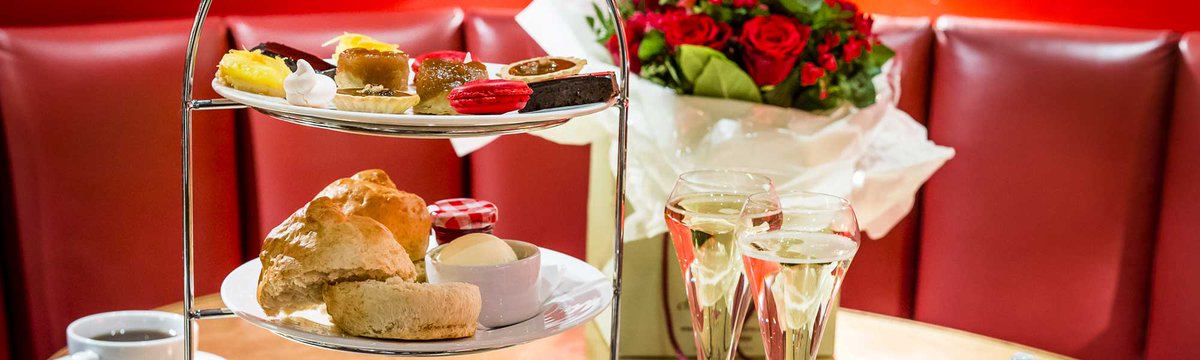 Offers_London's tweet photo. Are you prepared for #ValentinesDay? @LondonWestEnd have lots of ideas for you to choose from  https://t.co/LykonDuUAH https://t.co/bnQPnaIRGi