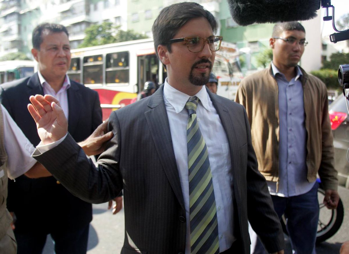 LAJARANA's tweet photo. #Politica Freddy Guevara llegó a Perú para denunciar la “dictadura en Venezuela” https://t.co/X6hzYz1Pbw