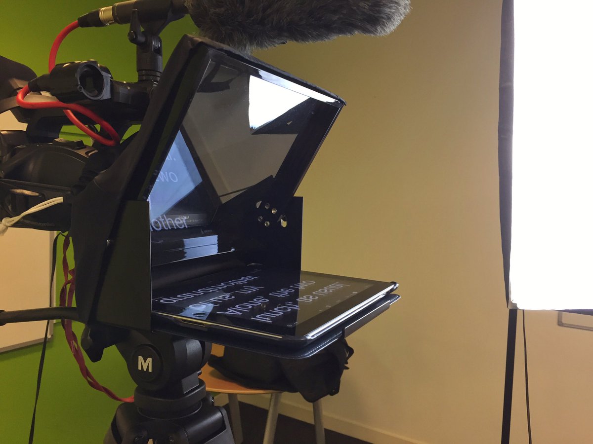 ThinkingActors's tweet photo. It's #teleprompt training for our Thinking Actors tonight at #MediaCityUK.Why not join our #Acting Class https://t.co/sEKtQAZdFq #actorslife https://t.co/8MiaX2Ggby