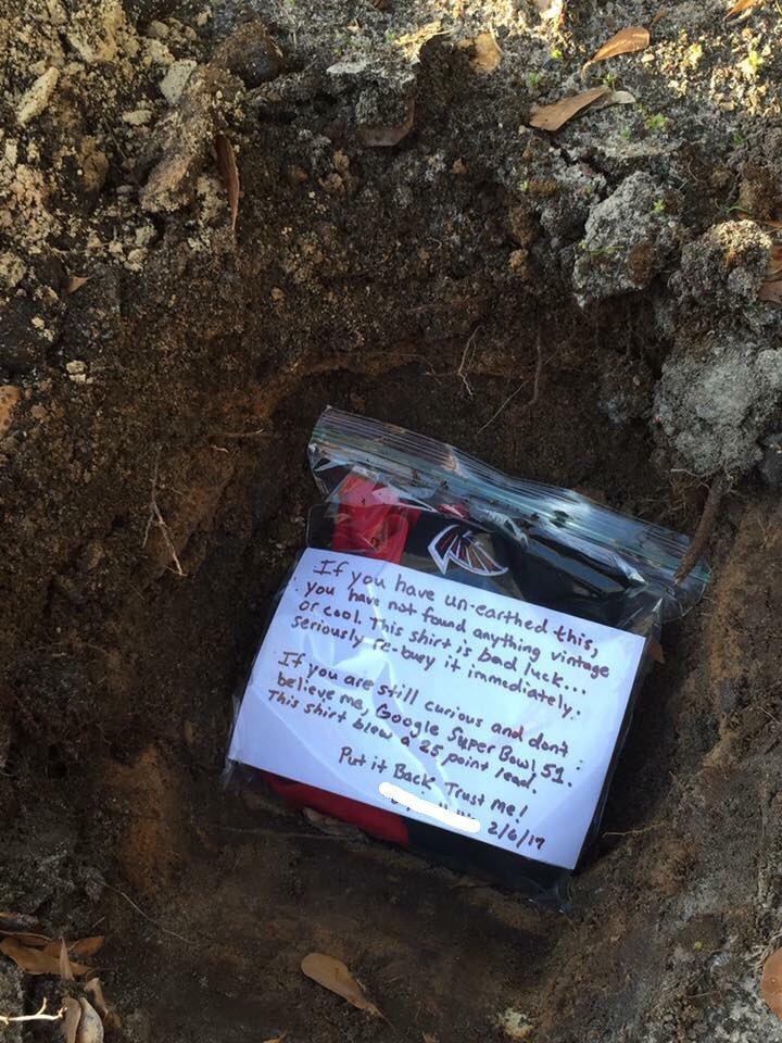 SportsCenter's tweet photo. A Falcons fan buried his team's jersey after their Super Bowl loss ... with a warning to those trying to find it. (via @SouthernbeLLSU) https://t.co/eYkpaKp20L